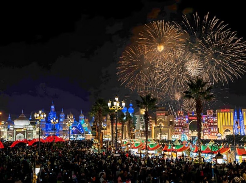 迪拜地球村2026跨年盛典：一夜跨七国时区，烟花无人机秀轮番上演