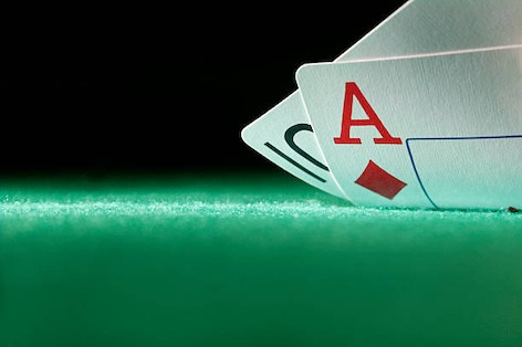 频率越高，结果越像运气；频率越低，系统才会显现